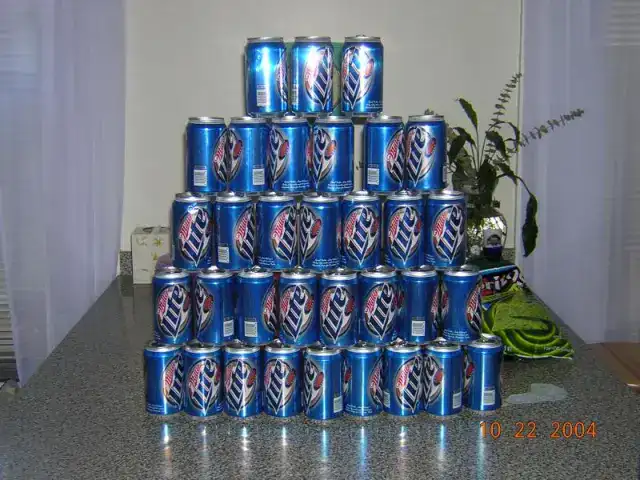 beer-can pyramid 1